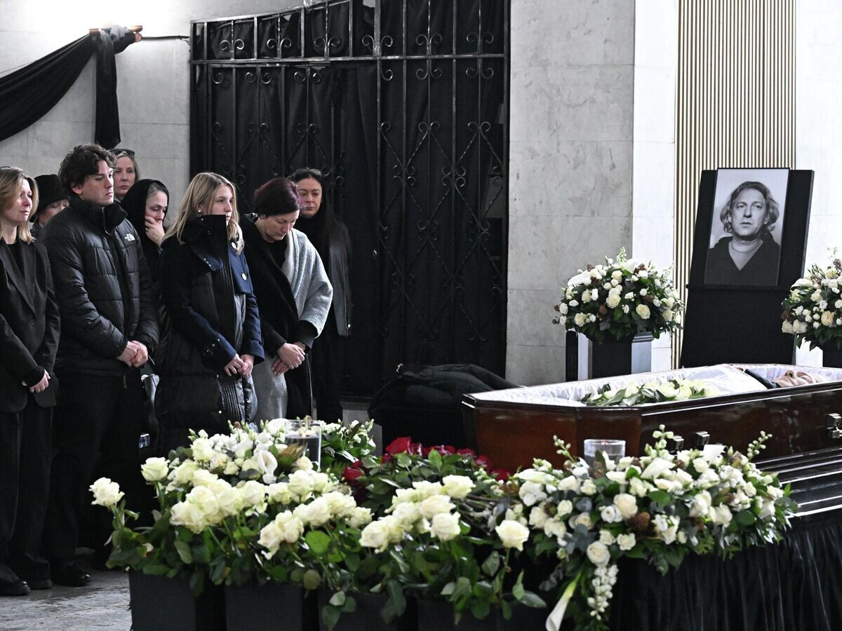    Прощание с продюсером и телеведущим Александром Олейниковым | © РИА Новости / Сергей Бобылев