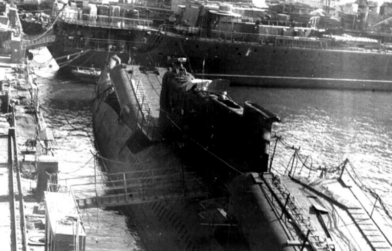 Подводная лодка Б-270 у стенки "Дальзавода"