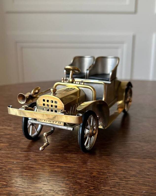 Материалы: бронза, латунь Цена: 450 000 ₽