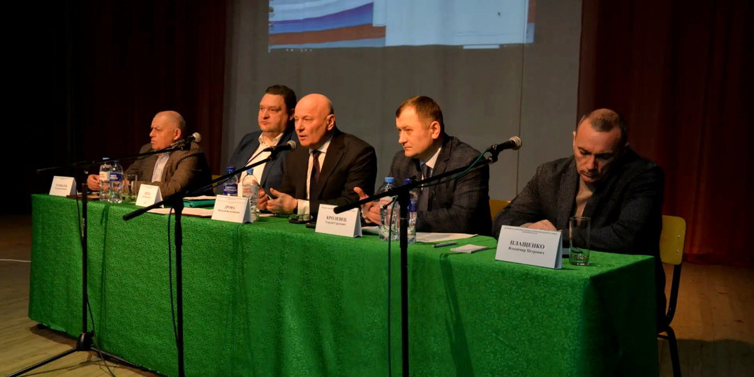 ВЫЕЗДНОЕ СОБРАНИЕ АГРОПРОМЫШЛЕННОГО СОЮЗА ОМСКОЙ ОБЛАСТИ В СПК «ПУШКИНСКИЙ». СПИКЕР СОВЕЩАНИЯ – ПРЕДСЕДАТЕЛЬ ПРАВЛЕНИЯ АГРОСОЮЗА ЛЕВ ЯНЕЕВ