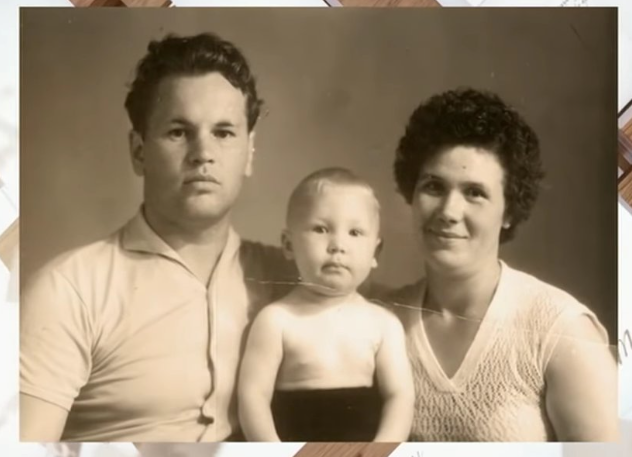 Анатолий Журавлев с родителями. Фото: кадр из передачи «Судьба человека»