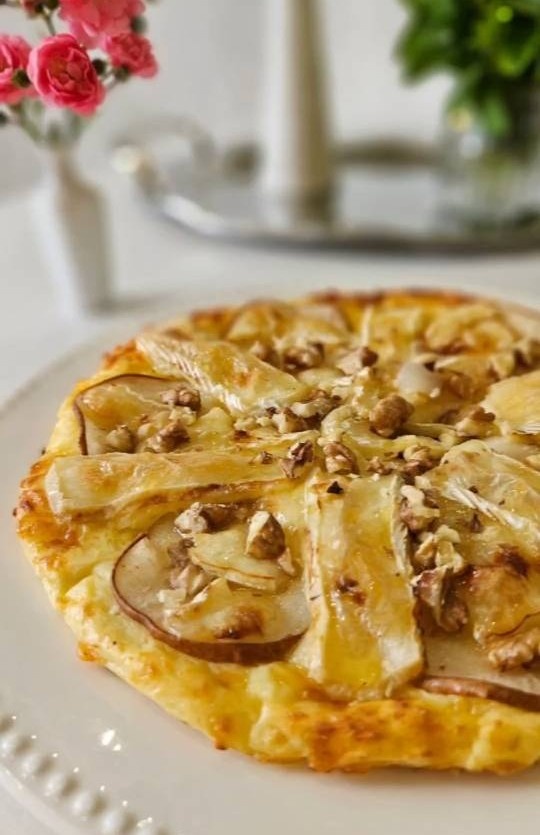 Творожный пирог с грушей и двумя видами сыра