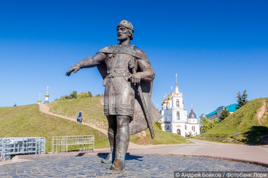 Памятник Юрию Долгорукому