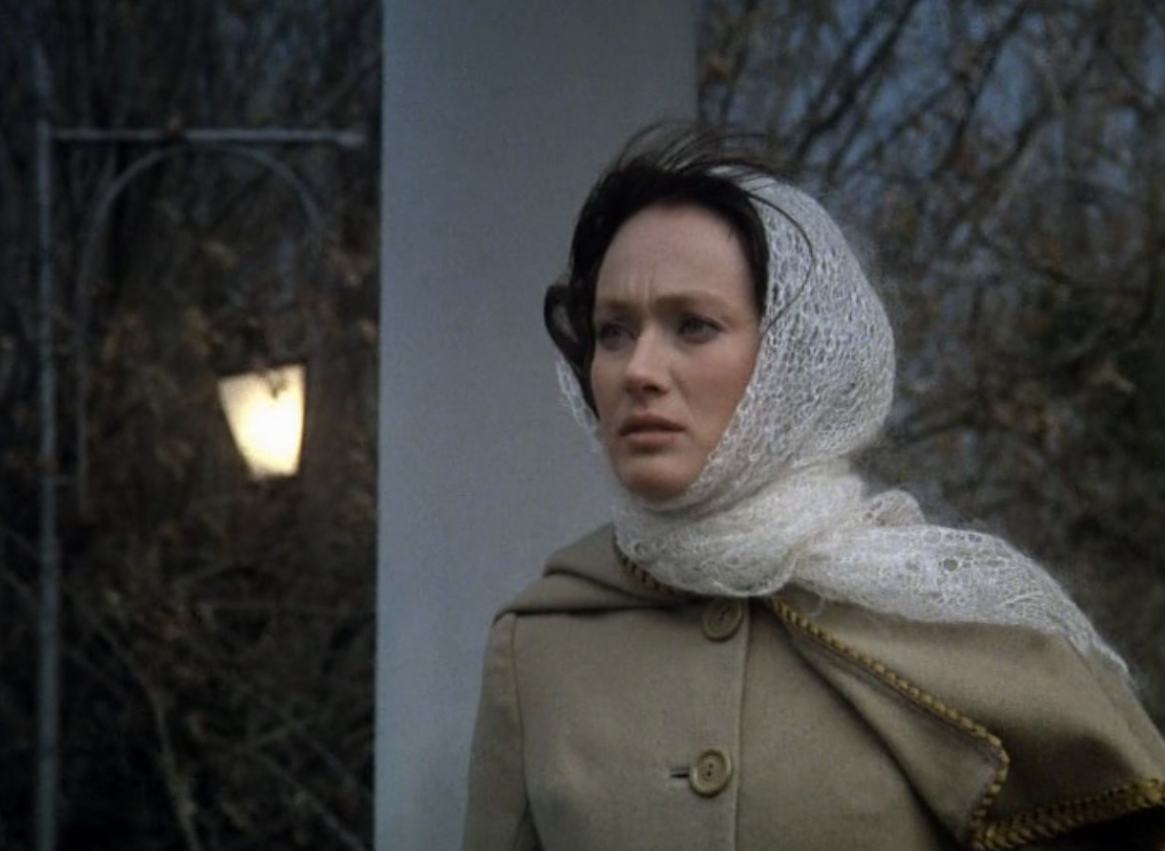 Кадр из фильма «Жестокий романс»