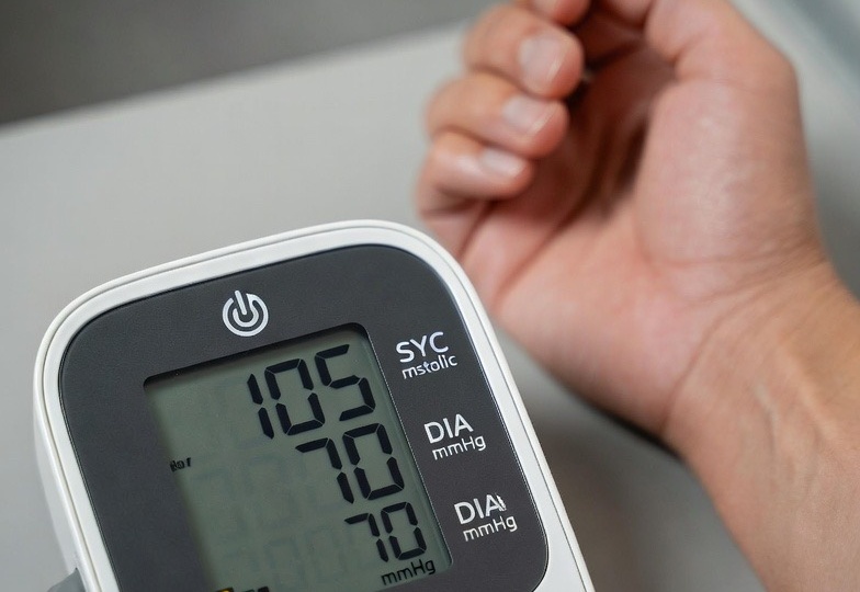 Давление 105/70 на фоне терапии: сигнал для коррекции или индивидуальная норма?
