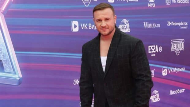 Дмитрий Журавлев на премии МУЗ-ТВ 2025. Источник: https://img.muz-tv.ru/m/storage/images/news/crops/news-page/BOz4dydOsNWqQWwhIE8J2g79lepOp8cKmkcj1Baj.webp@620x350_10_7d9fb3e980a38041156cc0692a05280ca061a9b9.webp