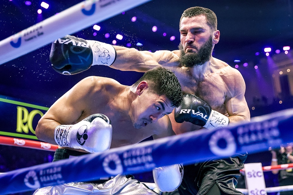    Бои Дмитрия Бивола (слева) и Артура Бетербиева - это всегда блюдо для настоящих гурманов. / Валерий Шарифулин/ТАСС