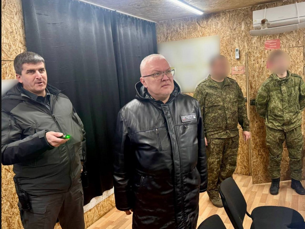    Соколов передал гуманитарный груз и наградил кировских военных в зоне СВО