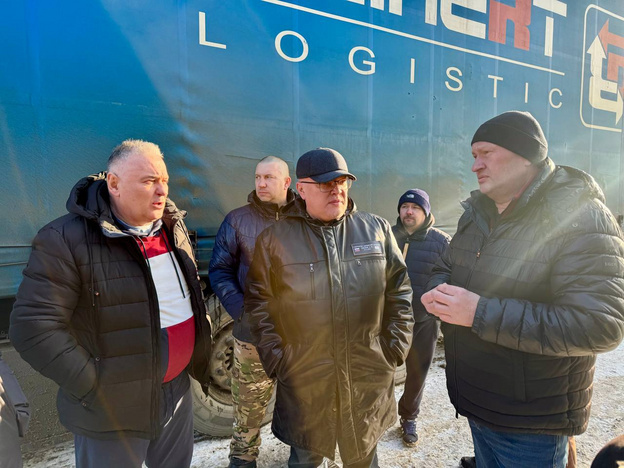    Соколов передал гуманитарный груз и наградил кировских военных в зоне СВО