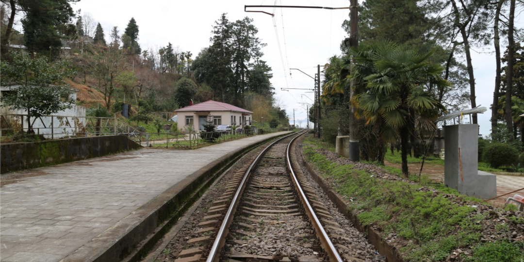 Обновление железнодорожных платформ вблизи Батуми