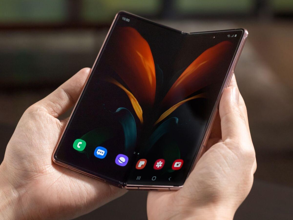    Владельцы складных смартфонов жалуются на поломки из-за морозов