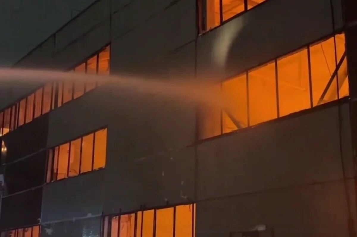    В Перми локализовали крупный пожар на складе