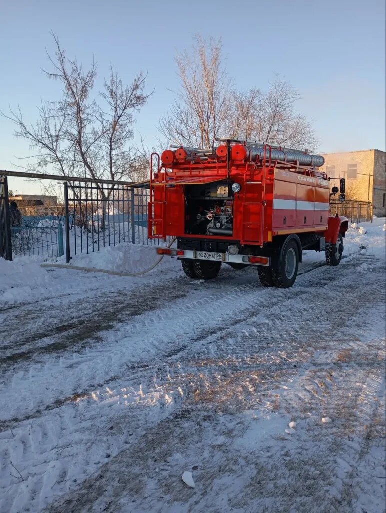     Пожарные залили каток для школьников в Самородово Оренбуржье
📷    Пожарные залили каток для школьников в Самородово Оренбуржье
📷    Пожарные залили каток для школьников в Самородово Оренбуржье
