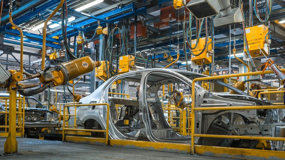    Производство на АвтоВАЗе. Фото Andrei Kholmov / Shutterstock.com