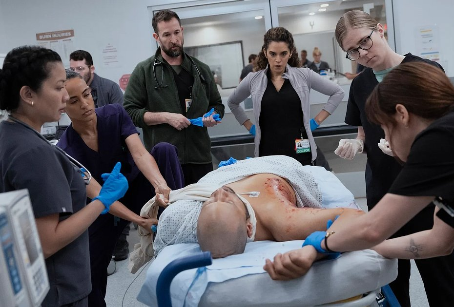 Кадр из второго сезона сериала «Больница Питт»