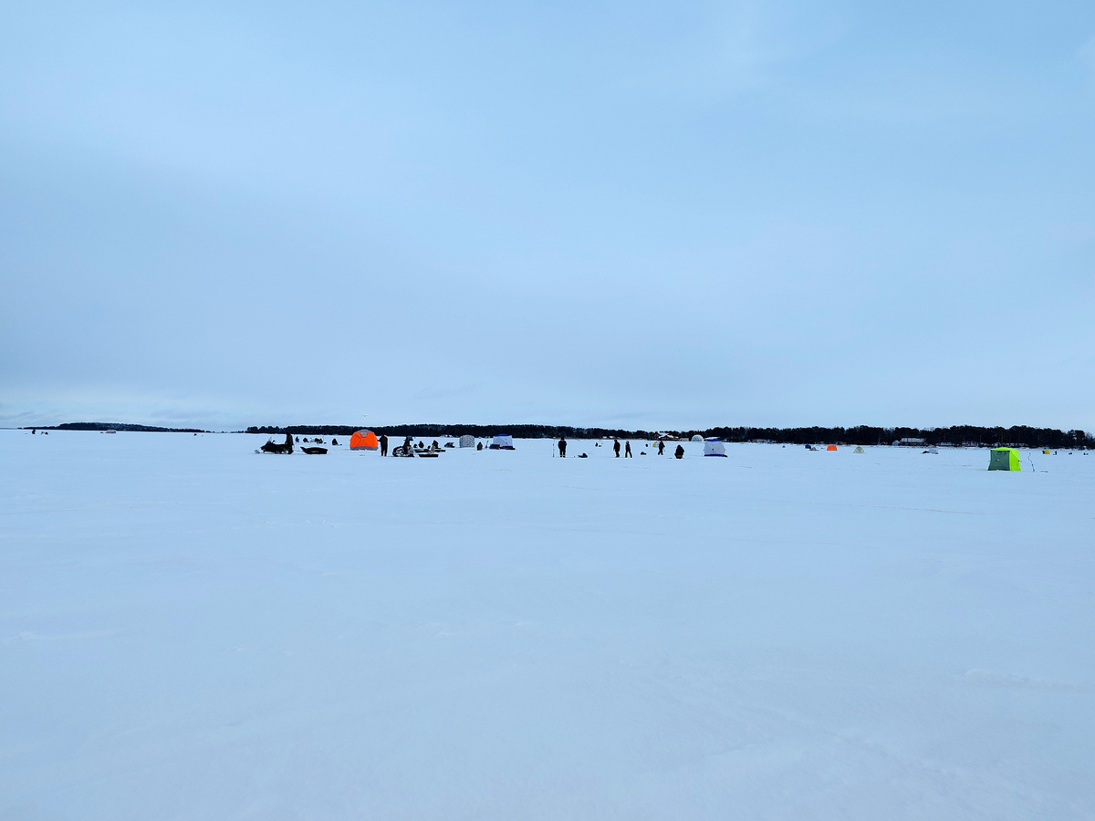 Рыбаки на море. 
