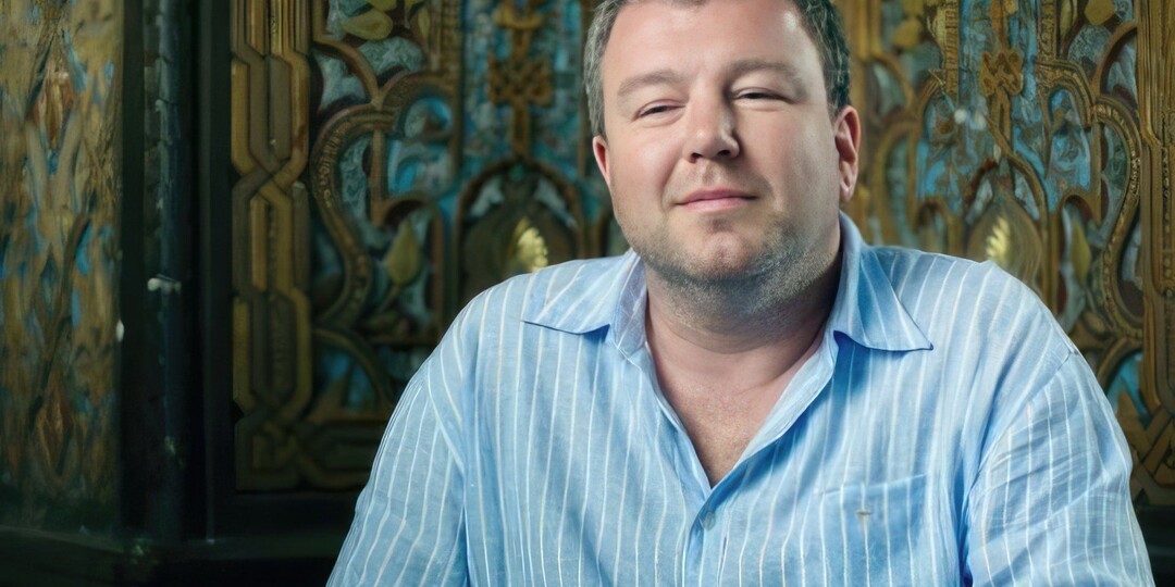 Александр Робак: от нового русского до мастера маникюра. Кого ещё воплощал на экране актёр?