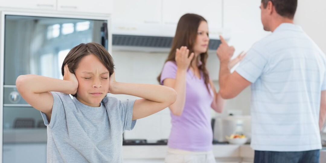 – Настя, давай без истерик. Ребенка покорми, а потом я все объясню, – говорит муж после измены