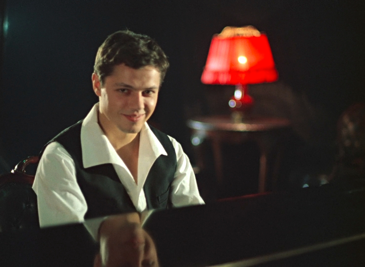 Кадр из кинофильма "Мы из джаза", 1983 г., режиссер Карен Шахназаров, сценаристы Александр Бородянский, Карен Шахназаров, композиторы Анатолий Кролл, Марк Минков (скриншот)