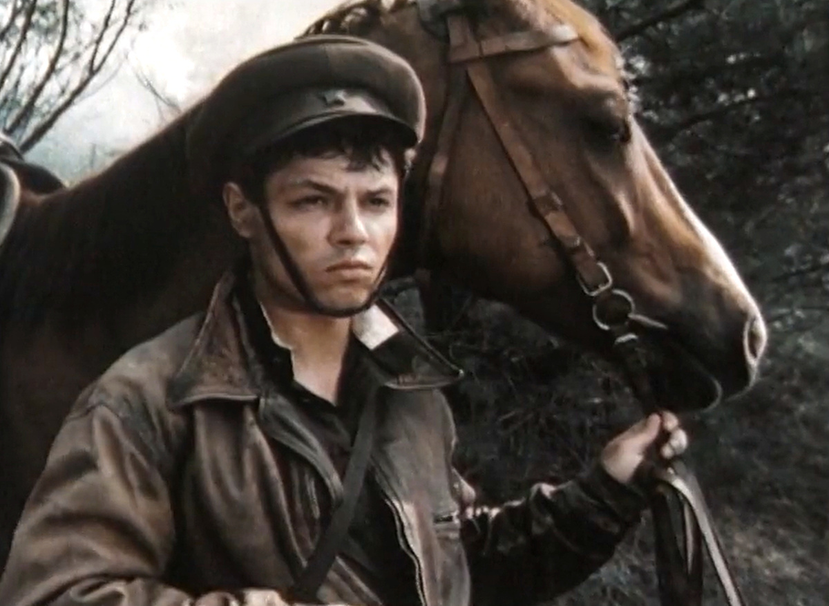 Кадр из телефильма "Батальоны просят огня", 1985 г., режиссеры Александр Боголюбов, Владимир Чеботарев, сценаристы Александр Боголюбов, Юрий Бондарев, композитор Андрей Петров (скриншот)