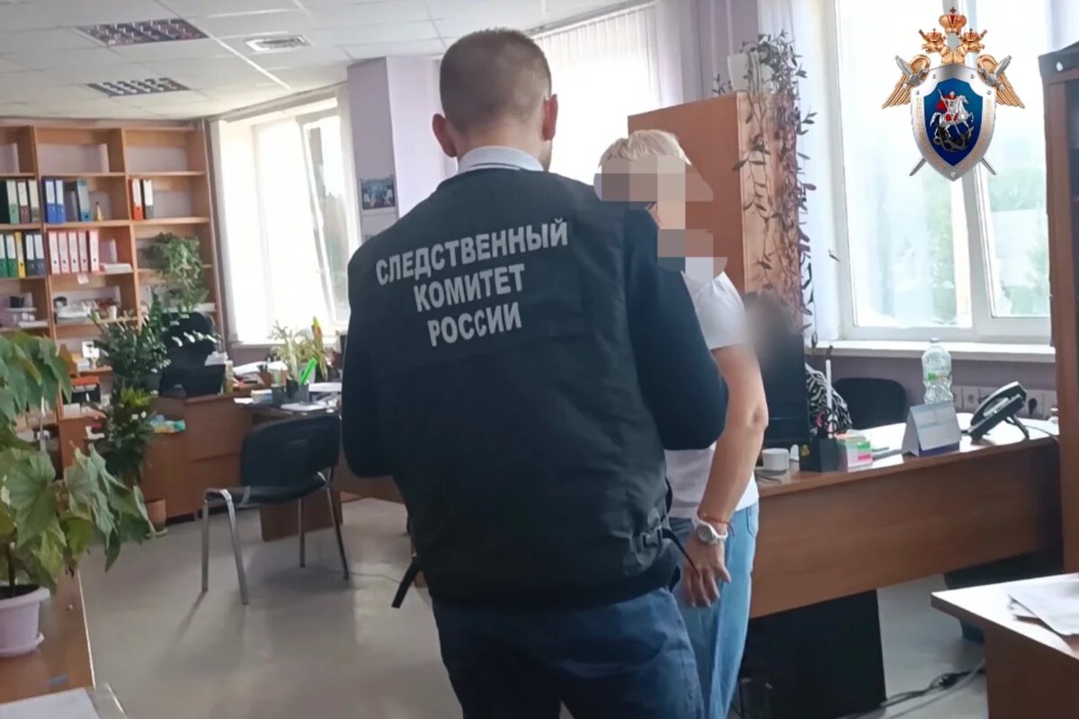    Экс-сотрудницу смоленской налоговой осудили за разглашение секретных данных