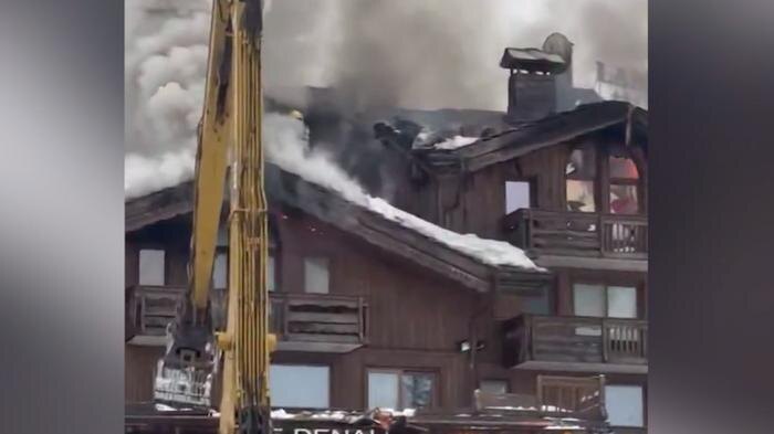 Пожар в отеле Le Grandes Alpes. Обложка © X/ labupyro