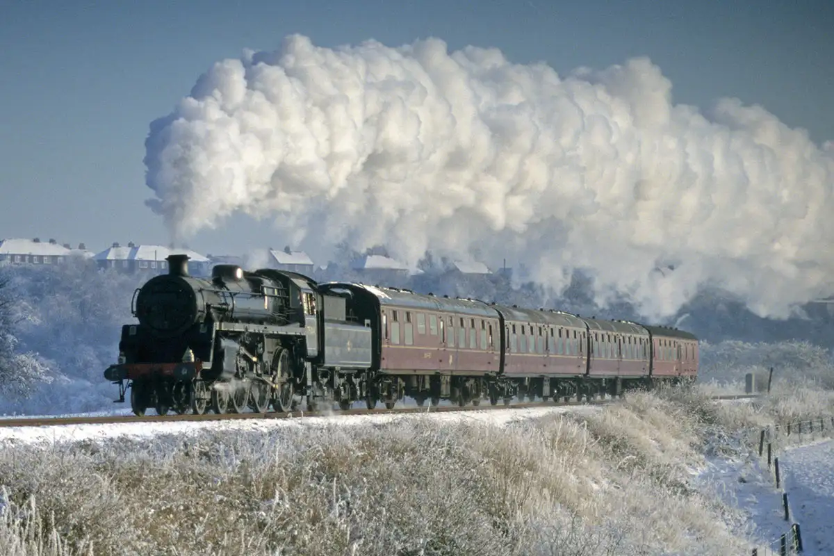Считается, что энтропия, созданная для совершенствования паровых двигателей, объясняет, почему время движется вперед / Neil Harvey/Getty Images