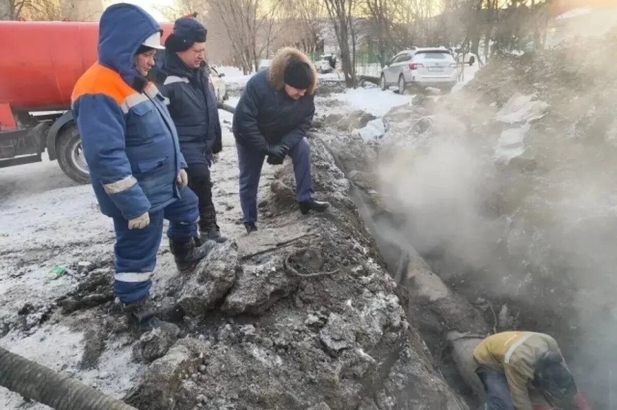    Главы округов Омска лично контролируют ремонт на сетях теплоснабжения