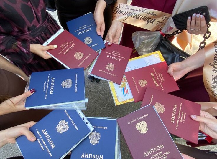 Почему золотые выпускники бросают вузы: синдром "идеального исполнителя", который ломает судьбы