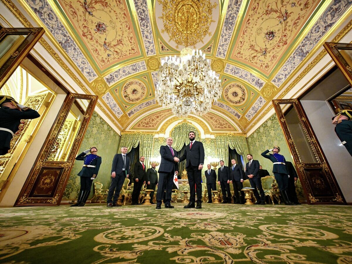    Президент РФ Владимир Путин и президент Сирии на переходный период Ахмед аш-Шараа во время встречи в Москве | © РИА Новости / Юрий Кочетков