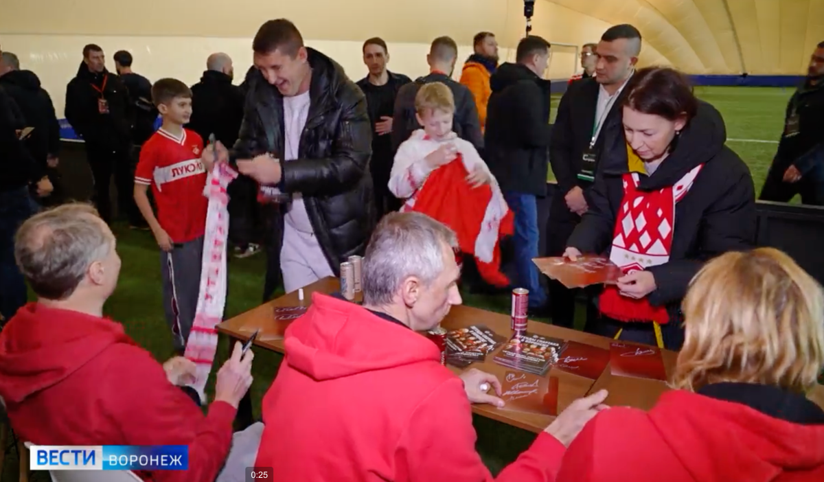     Встреча с футболистами. Источник: vestivrn.ru Автор фото: ВГТРК Вести Воронеж