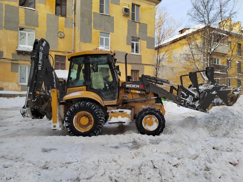    Более двух тысяч дворников убирают нижегородские дворы