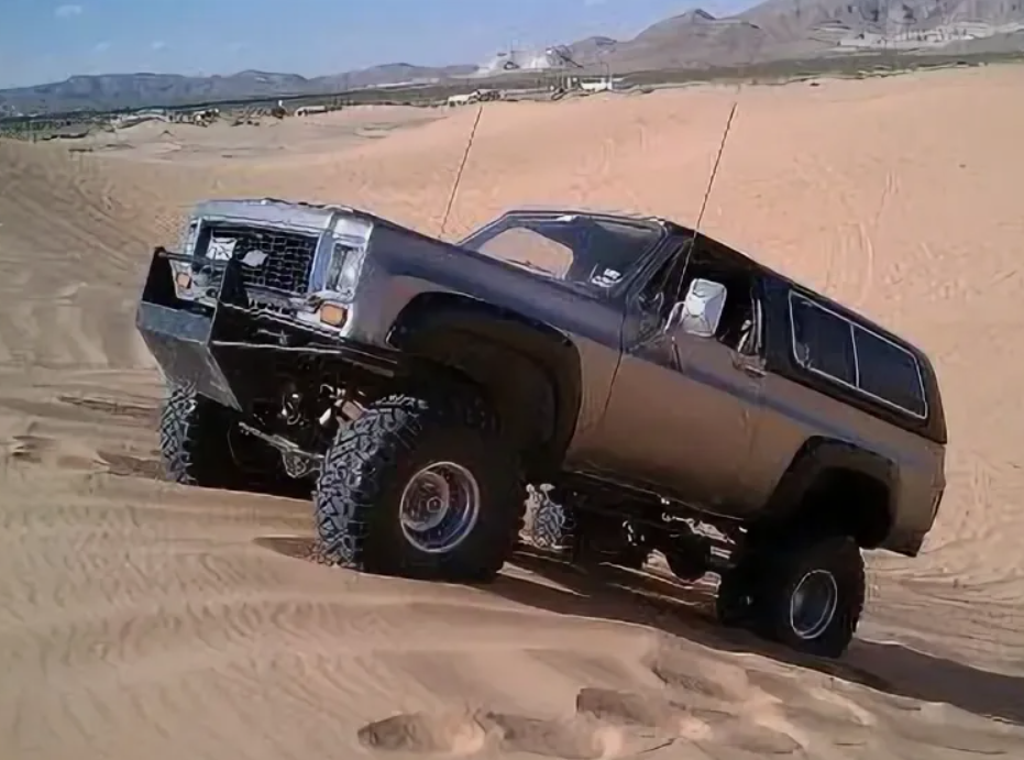 ФОТО 1: Chevrolet Blazer Руб-эль-Хали 1974 — V8 фонтаном рвёт барханы