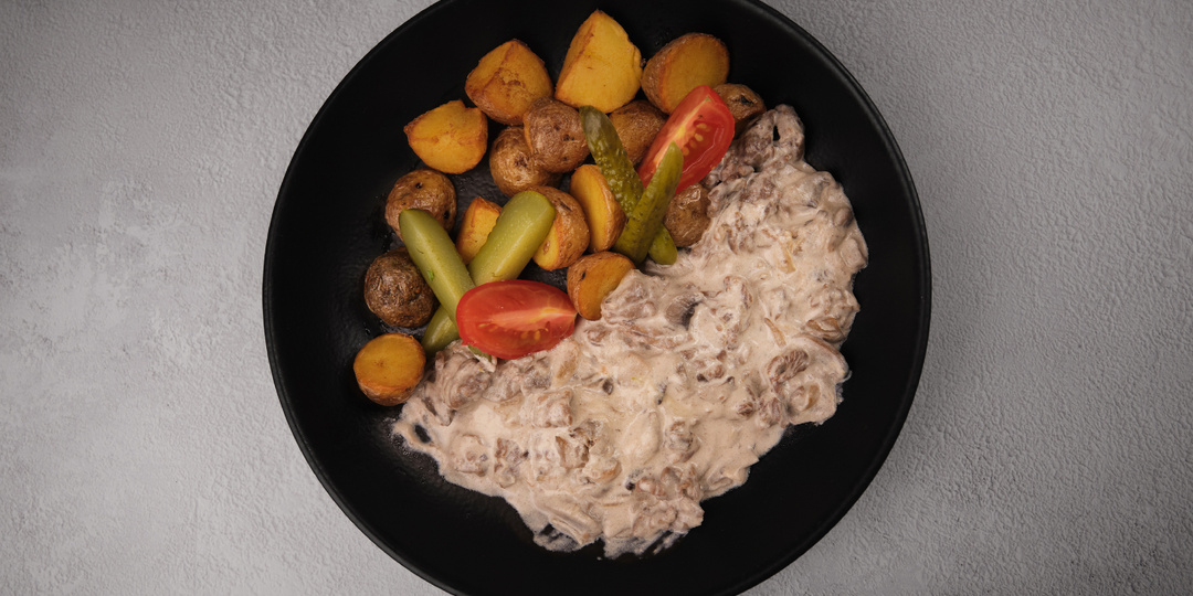 История бефстроганова: как блюдо стало русским кулинарным символом