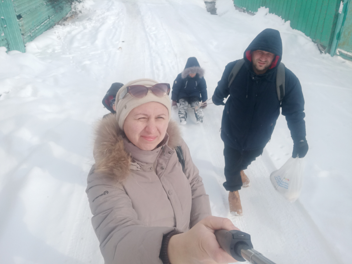 Последние деньки катались на санках,но сегодня уже все потекло.