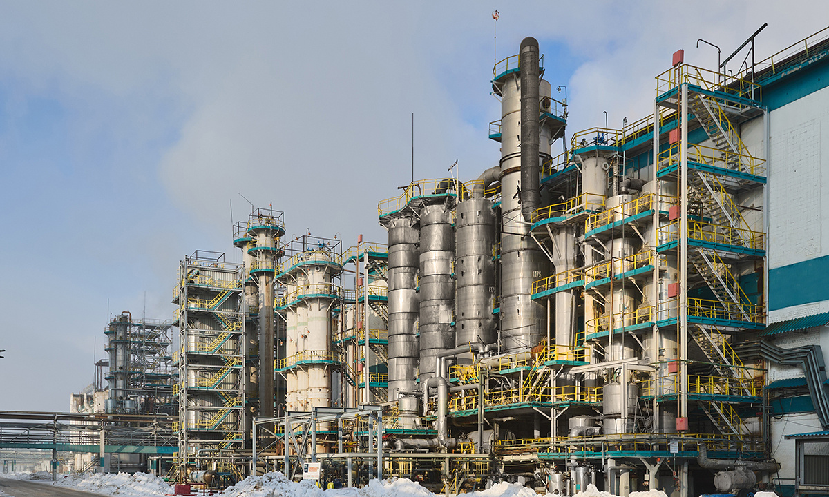 На установке получения изопрена-ректификата И-9 в рамках обновлений были заменены крупные агрегаты / Фото Вадима Благодарного