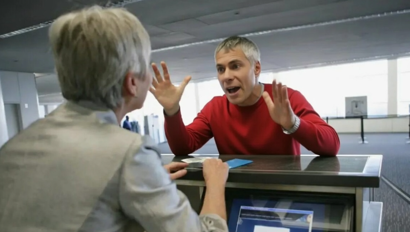 Банк заблокировал клиента и решил нажиться на 50 тыс., но суд заступился за человека