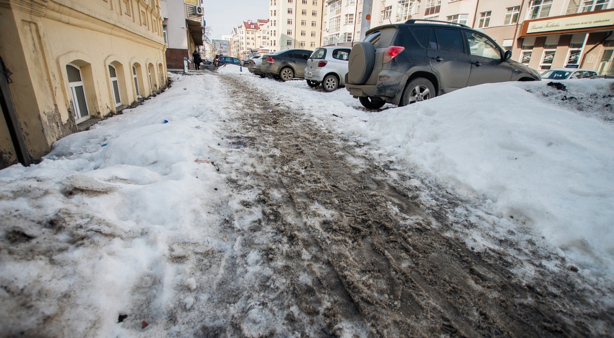 Грязь на улицах Самары зимой