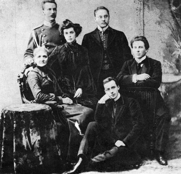 Семейство Михаила  Фокина: мать Екатерина Андреевна, сестра Софья, братья Владимир, Николай и Александр.  