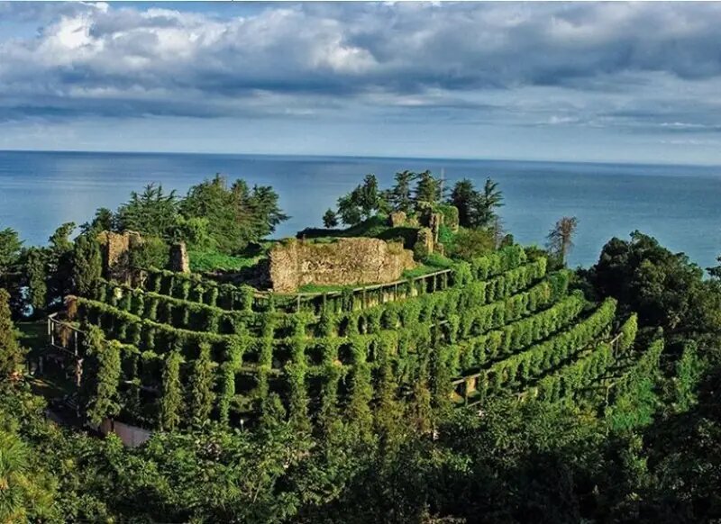 Развалины Колхидской крепости в Кутаиси