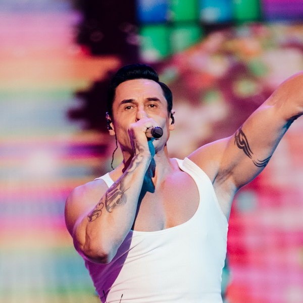     «Дискотека Авария», Artik & Asti и Стас Костюшкин поздравят всех влюбленных