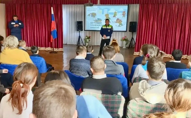 Спасатели рассказали волгоградским школьникам о риске игр на льду