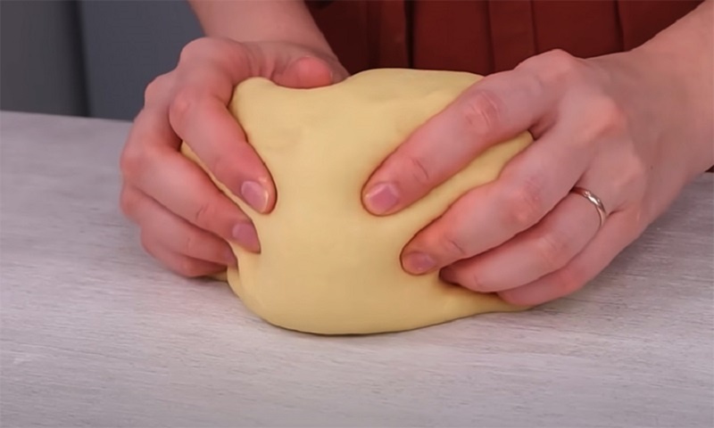 Пуховые пирожки на необычном тесте: секрет мягкости и вкуса, который не забывается