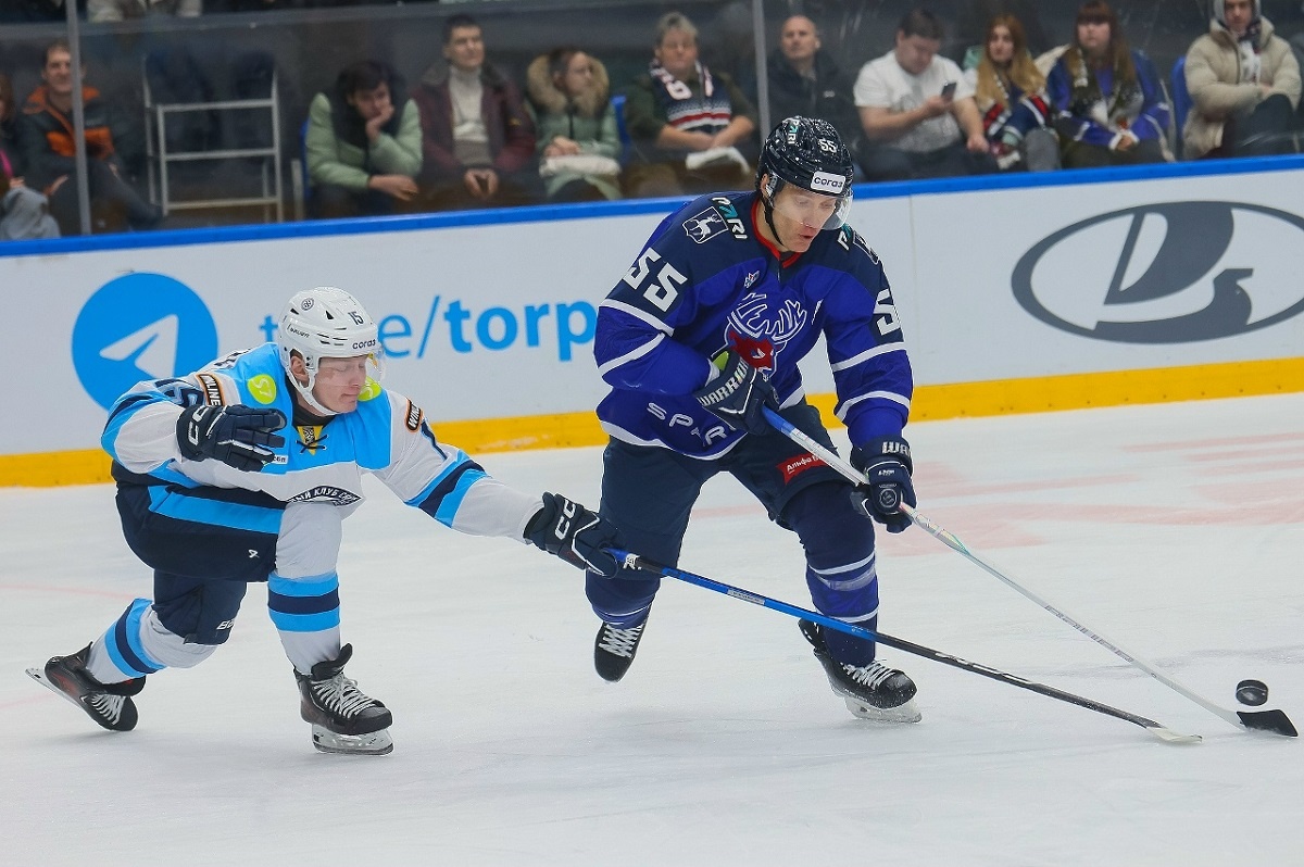    Ноябрьский обмен между «Торпедо» и «Сибирью» пошёл на пользу как Антону Косолапову, так и Владимиру Ткачёву