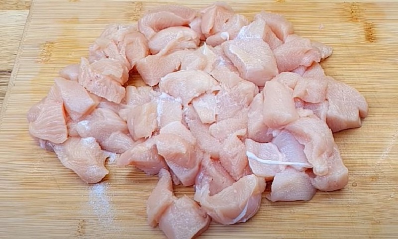 Куриная грудка под сливочным соусом: нежная классика без лишних хлопот  