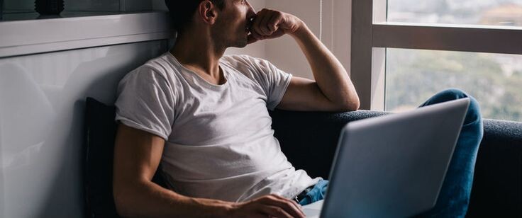 Таро расклад: Что он сегодня, делал в соцсетях ❓🤔Онлайн гадание 🔮