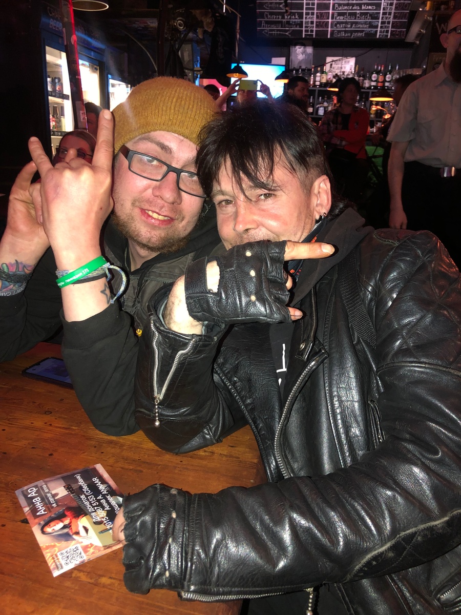 Федя в Санкт-Петербурге с нашим хорошим другом Кириллом, который остался только моим другом и потом даже написал стихи о нашей ситуации