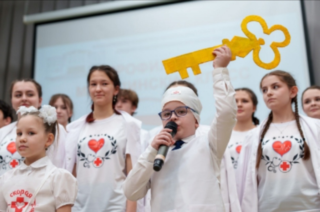    Профильное медицинское направление в одной из школ Югорска выбрали 22 десятиклассника