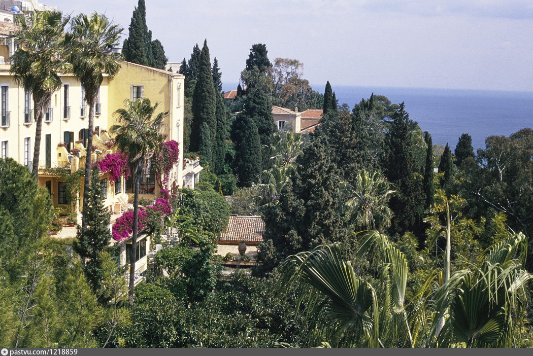 Messina, Taormina. Residence Villa Giulia 1998
Источник pastvu.com