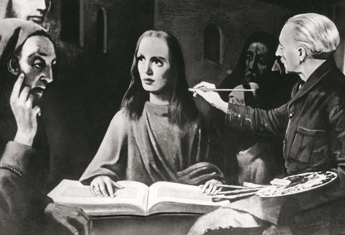 Вот он за работой